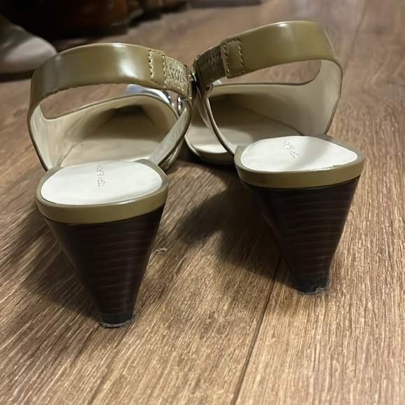 Tory Burch Pierced Slingback Heel - Picture 10 of 16